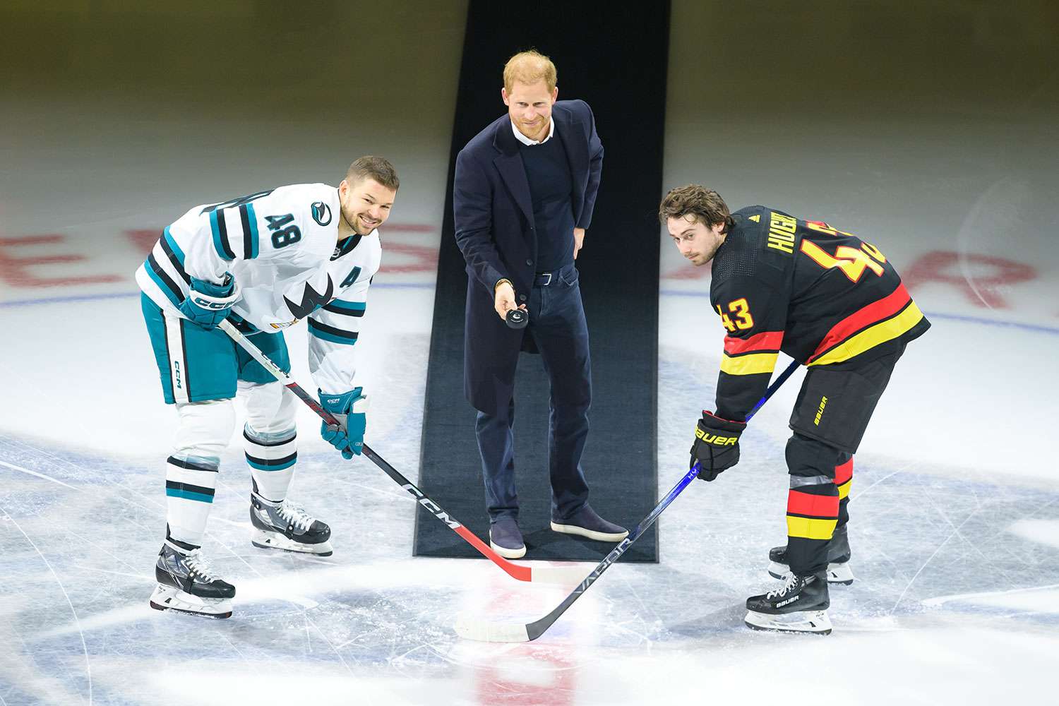 Meghan Markle and Prince Harry Surprise Crowd at Vancouver Canucks Game — and Harry Takes the Ice!