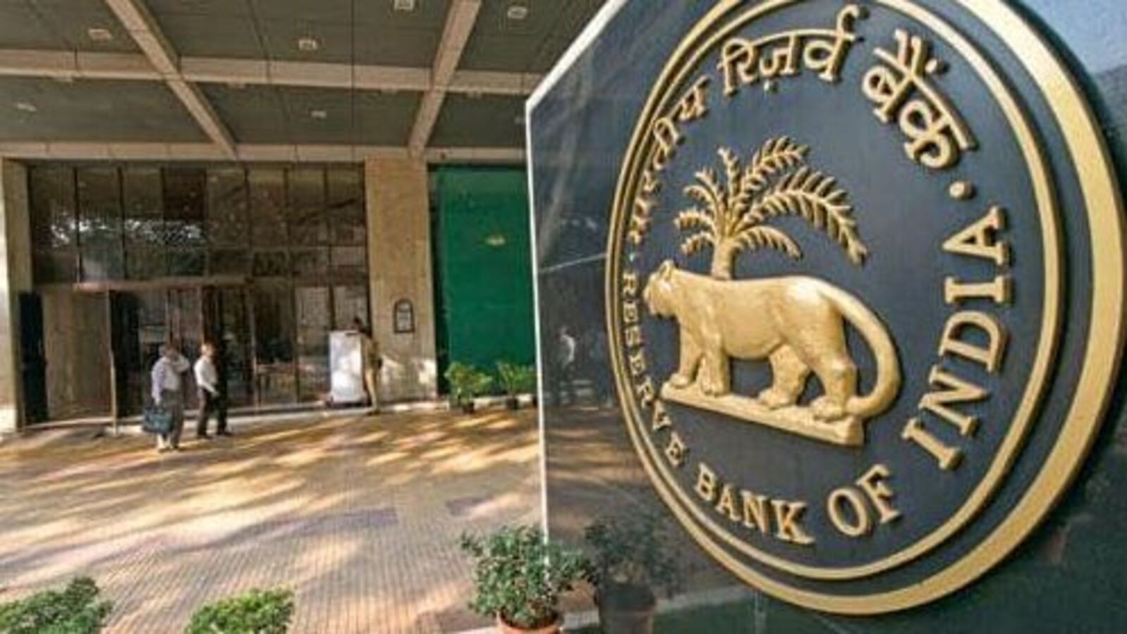 RBI orders Bajaj Finance to stop lending via ‘eCOM’ and ‘Insta EMI Card’ with immediate effect