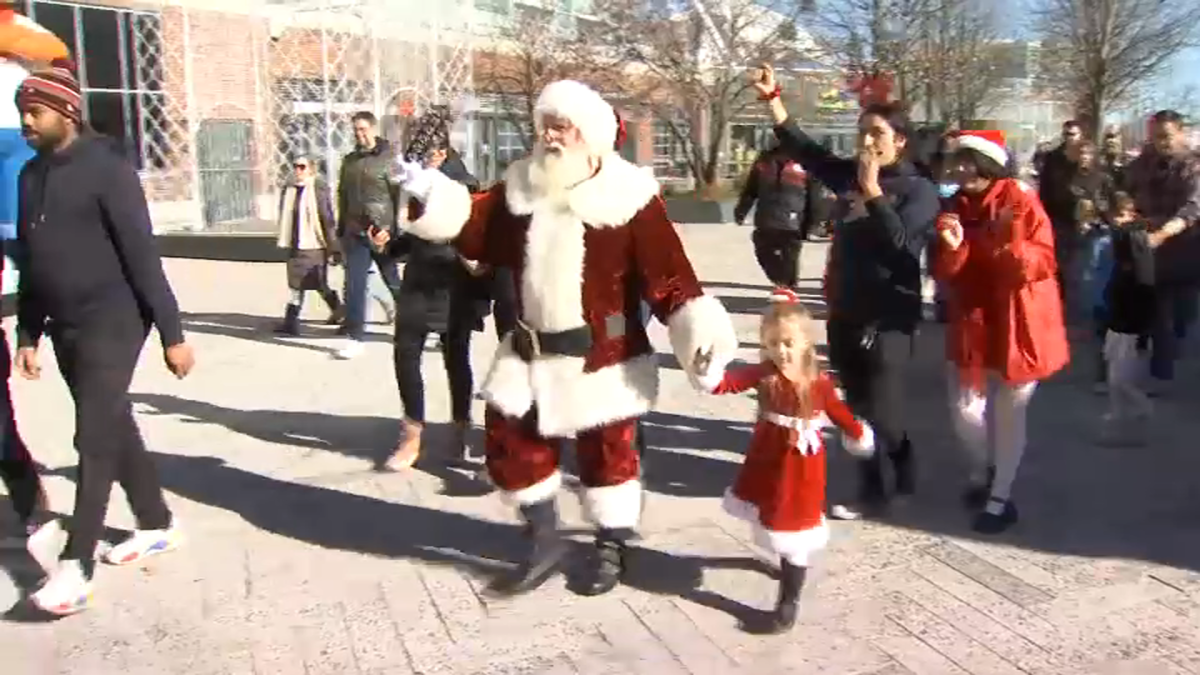 Chicago kicks off the holidays: Navy Pier welcomes Santa, Christmas shopping begins and more