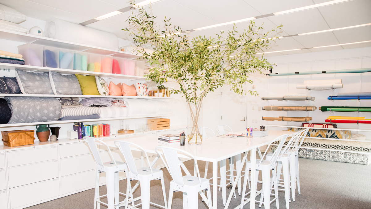 These Minimalist Christmas Decor Ideas Leave a Big Impression
