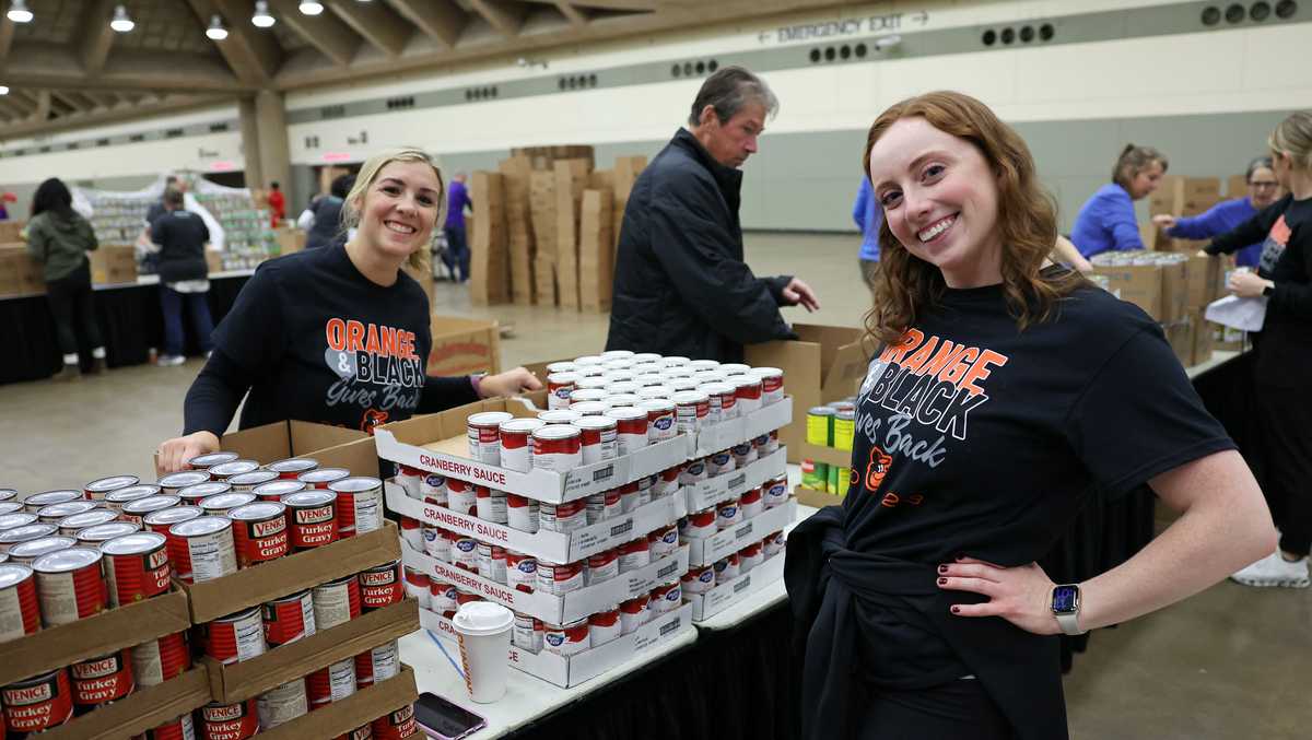 Orioles staff volunteer at Maryland Food Bank event