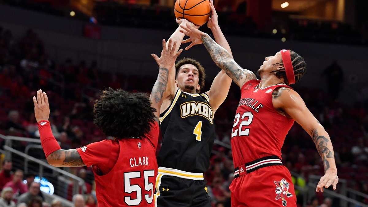 Louisville men’s basketball narrowly wins season opener over UMBC