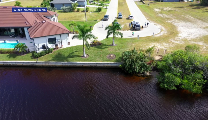 2 dead after car drives off road and into Cape Coral canal