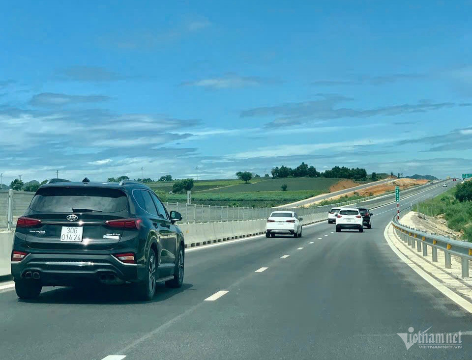 Đi ô tô trên cao tốc với tốc độ 80 hay 90 km/h sẽ tiết kiệm nhiên liệu hơn?