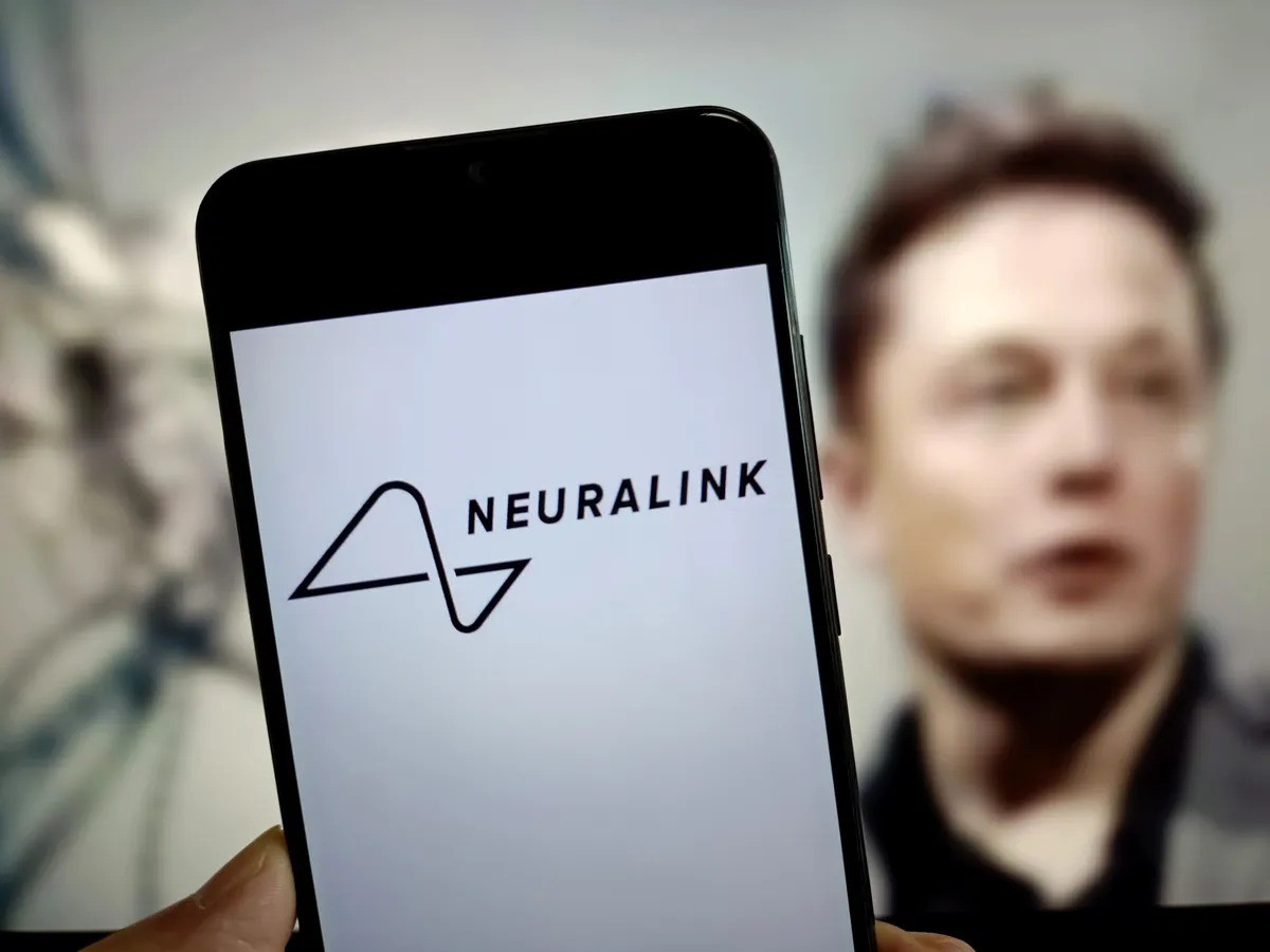 Neuralink busca voluntário para primeiro teste com implantes cerebrais em humanos; entenda como será o processo