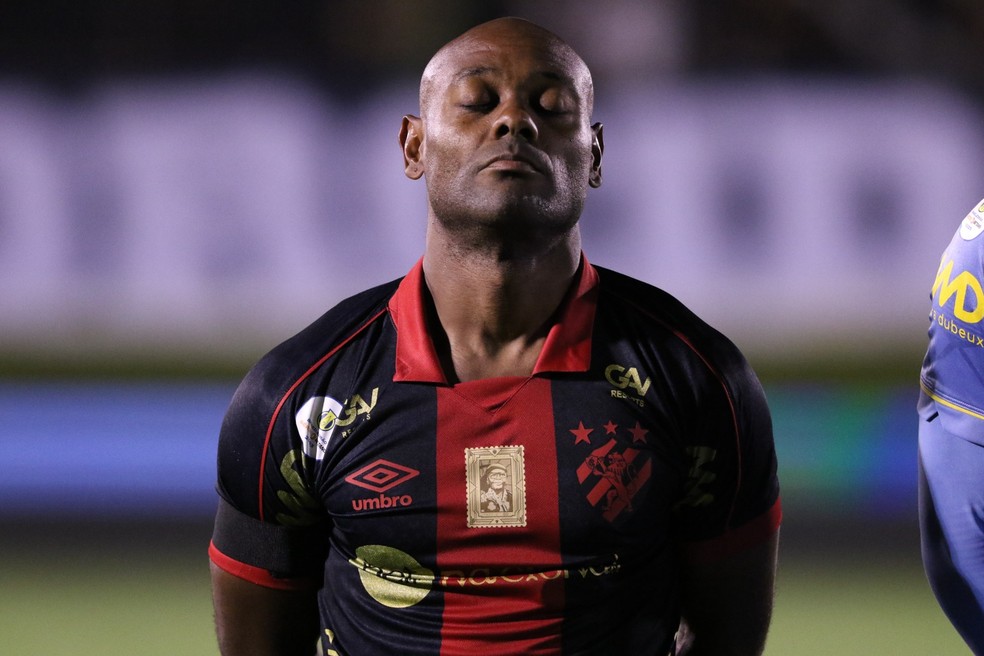 Sport abre negociação para uma possível renovação com Vagner Love; Náutico fica na espera