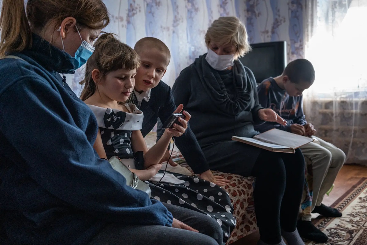 WHO and BMJ convene global experts to discuss potential guiding principles for developmentally appropriate mental health content for youth on digital platforms.