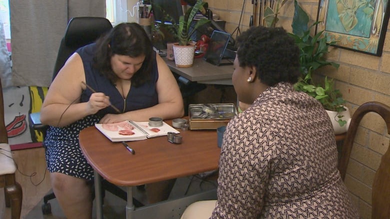 Visually impaired artist with passion for painting spreads message of hope, acceptance