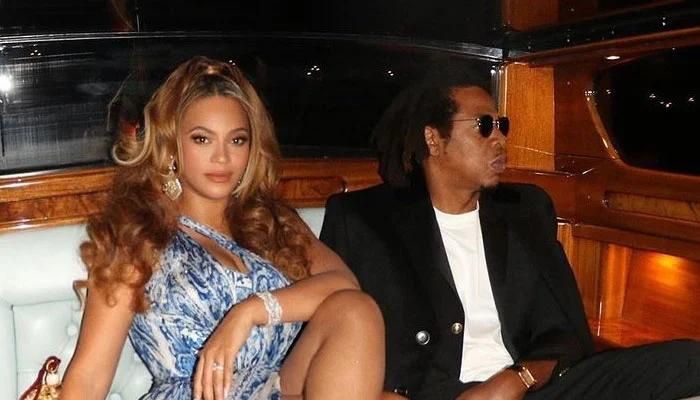 Jay-Z and Beyoncé Take a Private Holiday Bus Trip in New York City with Their Families