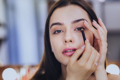 I’m a Makeup Artist and These Beauty Tricks “Make Everyone Look Attractive”