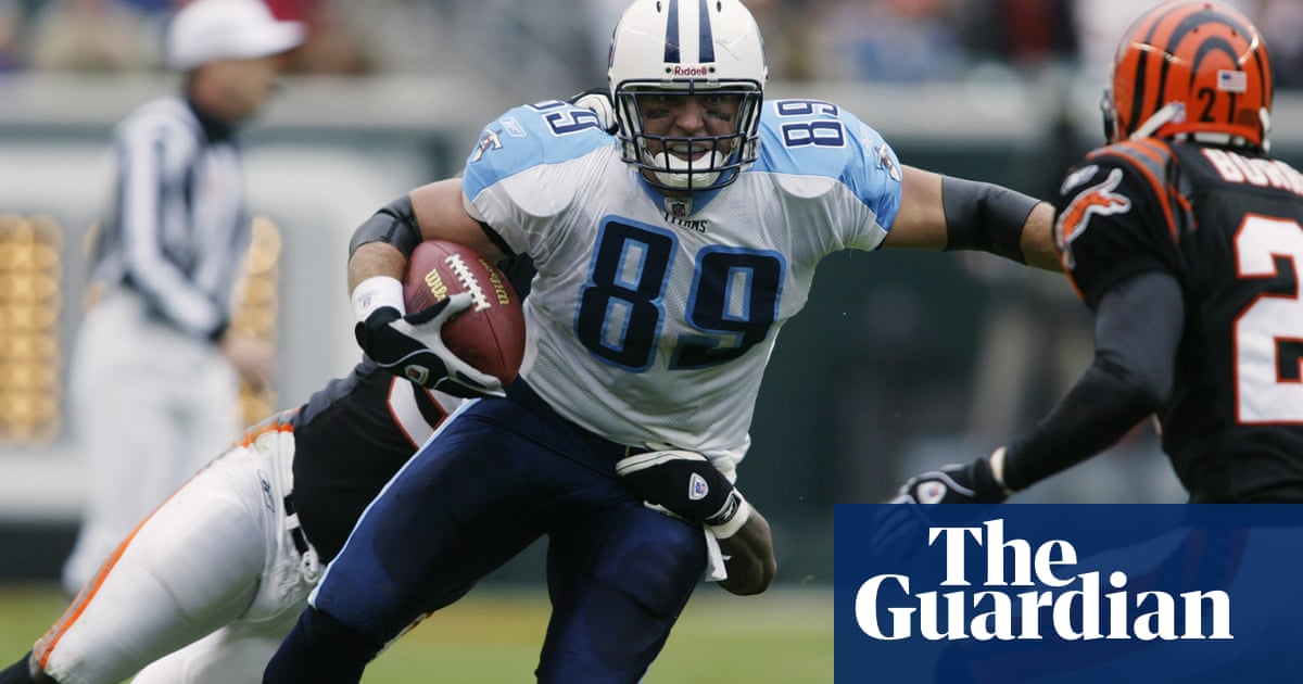 Former NFL tight end Frank Wycheck dies aged 52 after fall