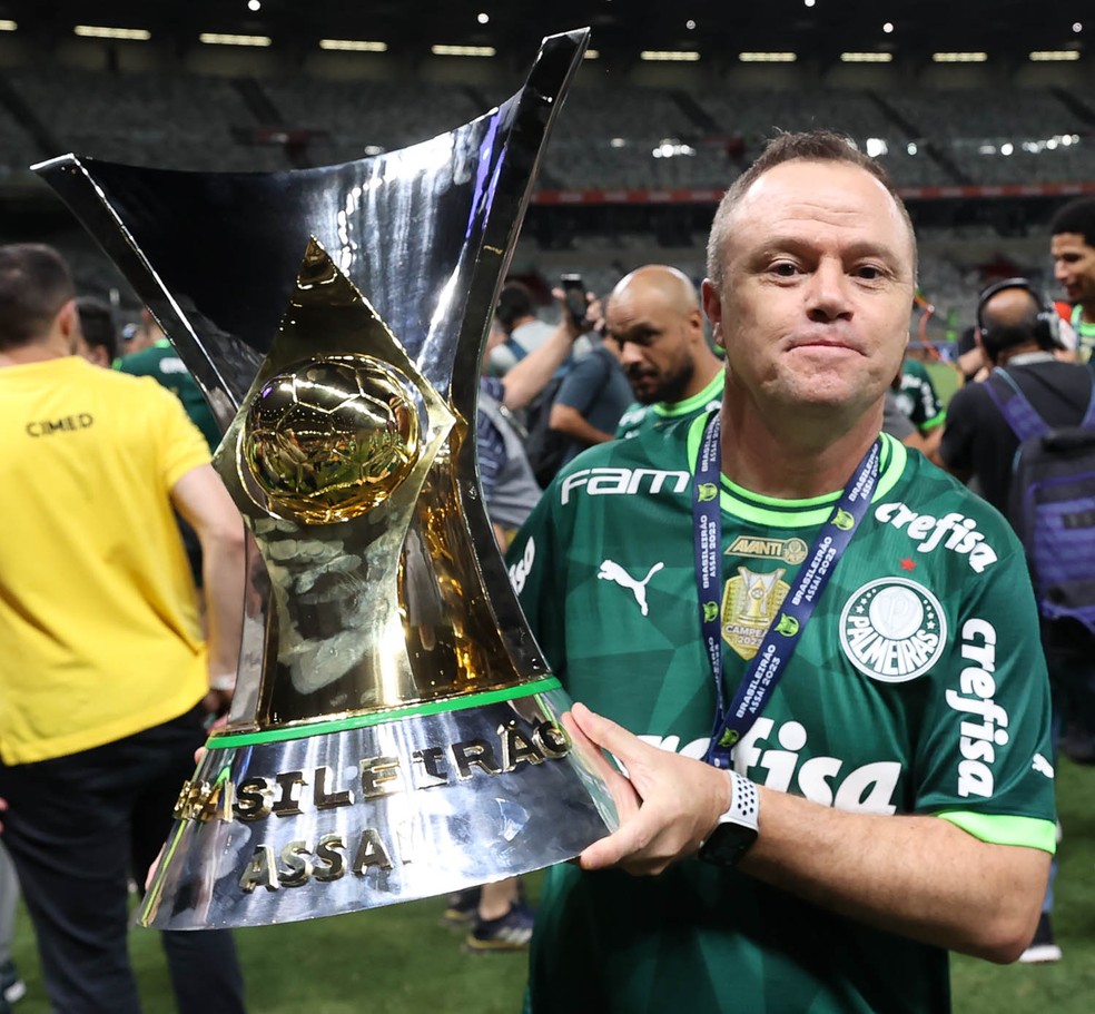 América-MG busca técnico e negocia com auxiliar de Abel Ferreira