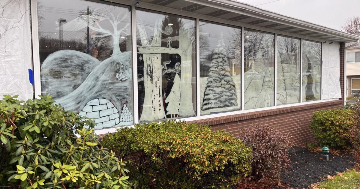 Indiana High School art students decorate windows of personal care home