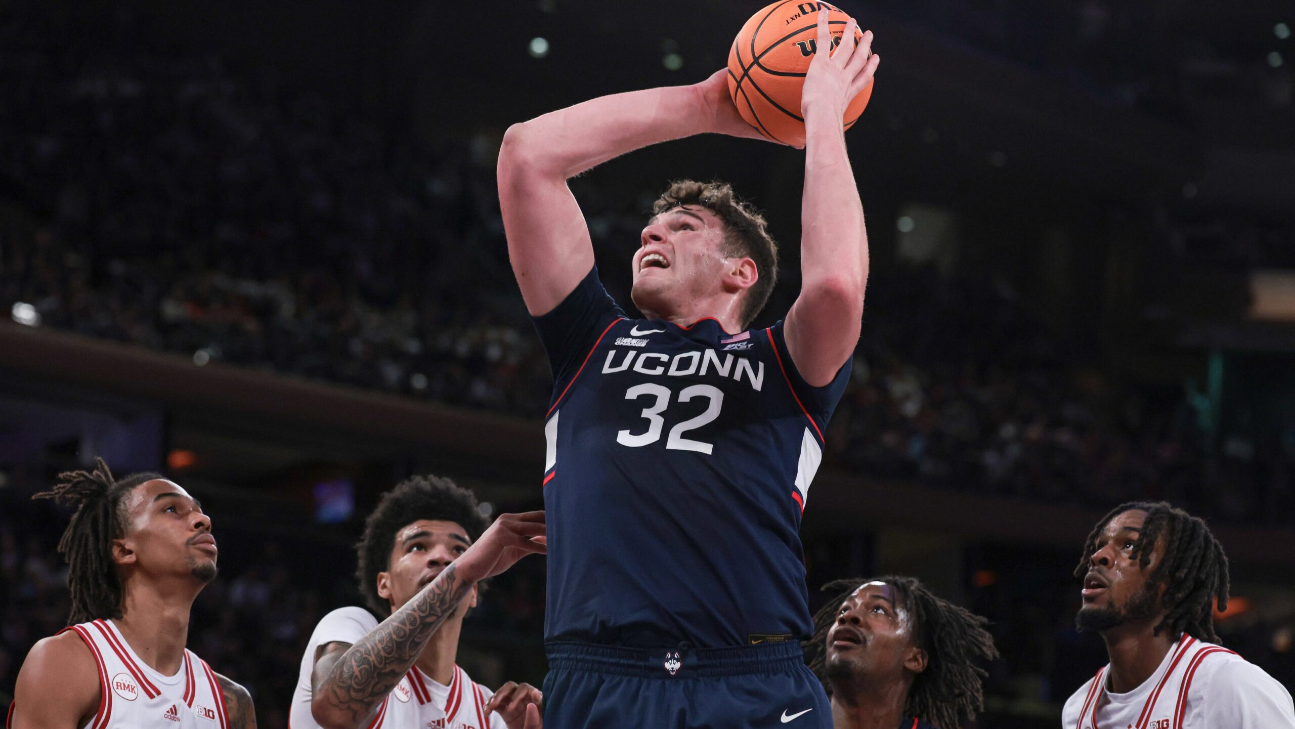 Kansas basketball, Hunter Dickinson ready for UConn matchup and Donovan Clingan