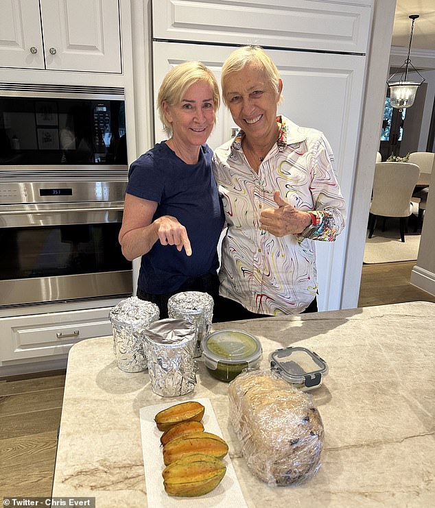 Navratilova rallies around friend Evert after second cancer diagnosis