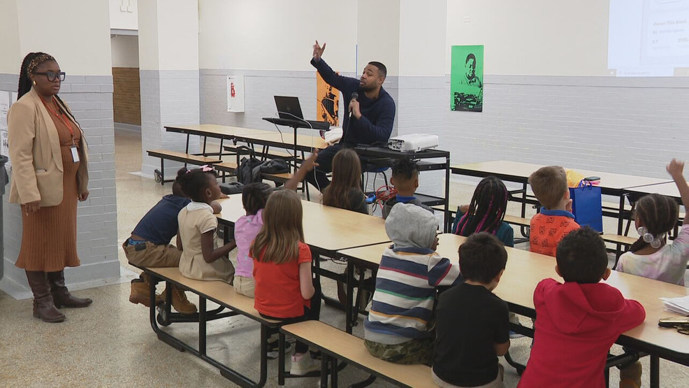 Reading with Robert: 7News visits Langley Elementary School in NE DC