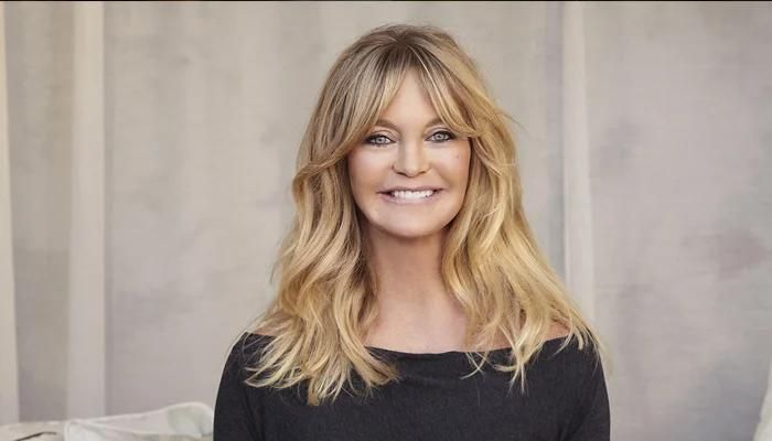 Goldie Hawn Makes an Uncharacteristic Appearance on a Rare Day in California