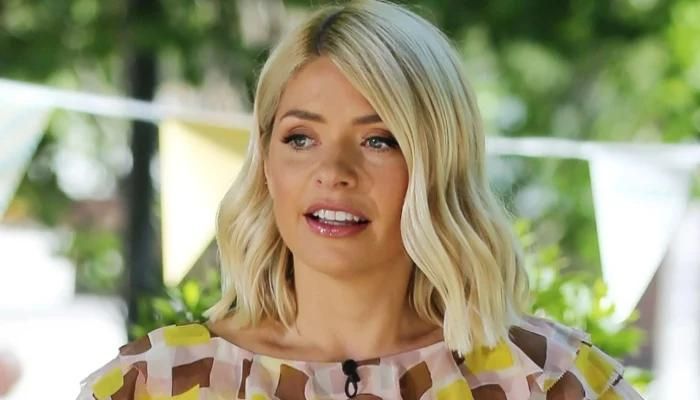 Dancing on Ice Executives Negotiate with Holly Willoughby After Stephen Mulhern’s Confirmation