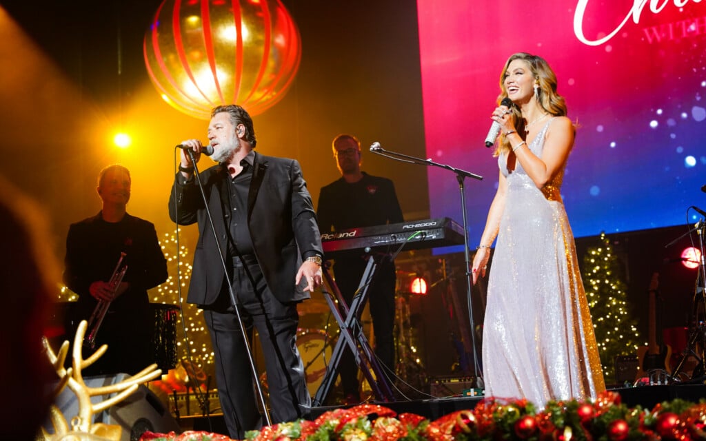 DELTA’S CHRISTMAS television special unwraps ROBBIE WILLIAMS and RUSSELL CROWE