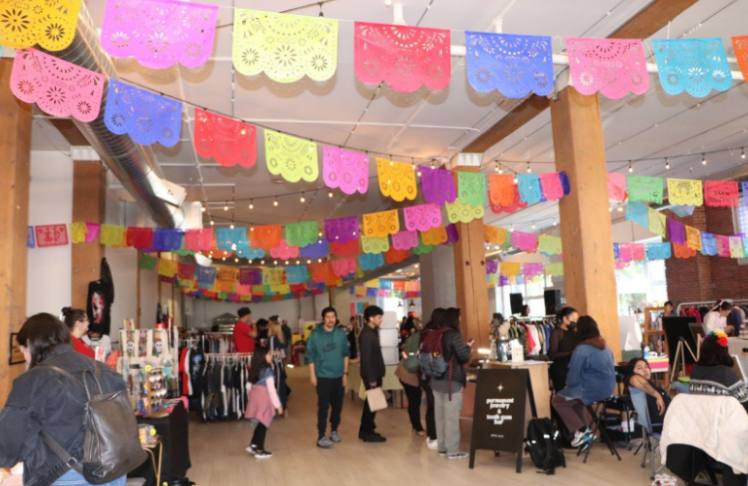 Aquí Mercado Creators And Vendors Celebrate Día De Los Muertos 