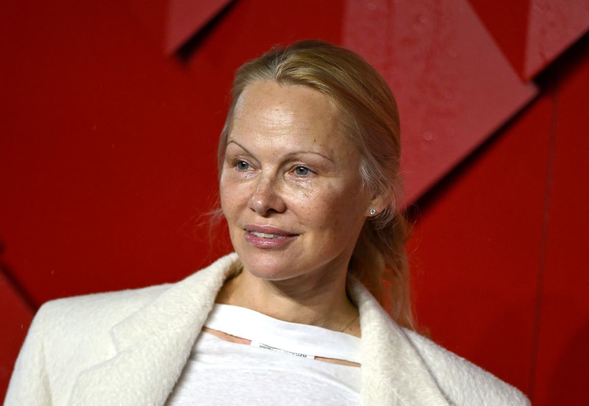 Pamela Anderson sticks to barefaced beauty at the 2023 Fashion Awards