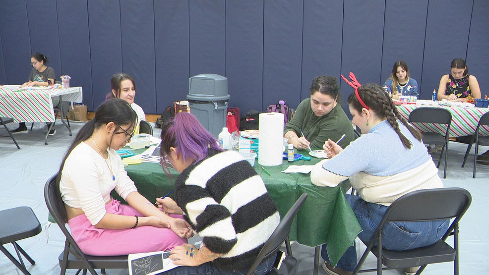 Joseph Avenue Arts sparks holiday cheer to kids with holiday crafts workshop