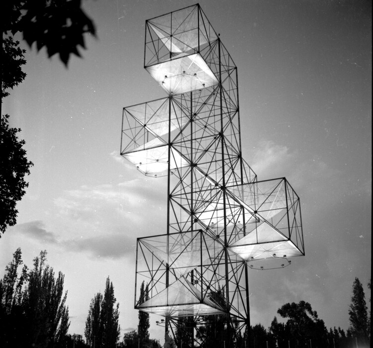 Making America: Sameer Makarius and his Photographs of the Feria de América in 1954 in Mendoza