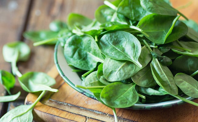 Cooked Or Raw? Here’s The Healthiest Way To Eat Spinach To Get Maximum Nutrition