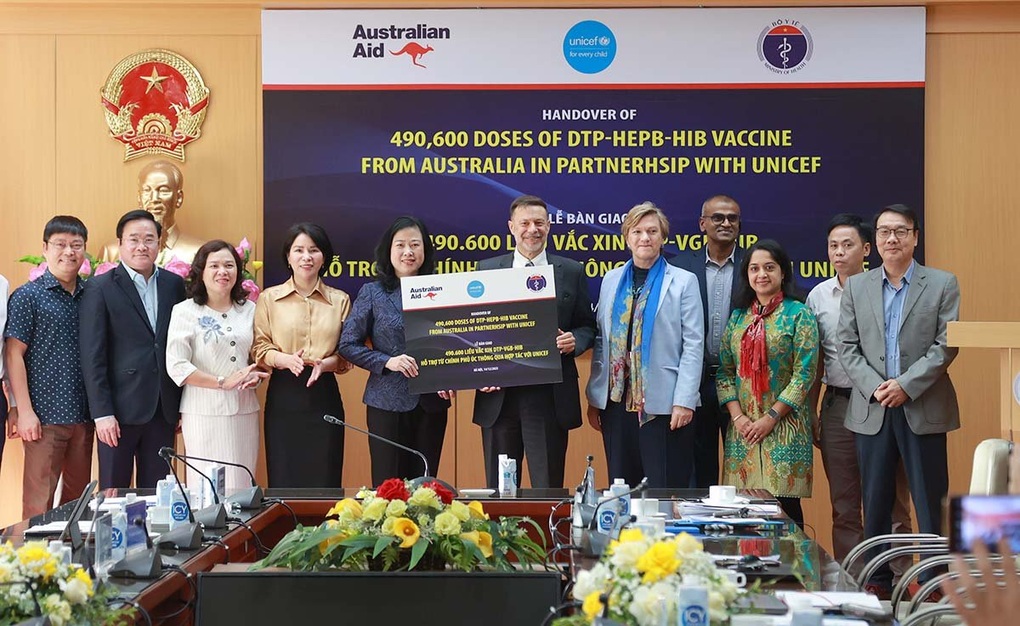 Sắp có 490.000 liều vaccine 5 trong 1 để tiêm miễn phí cho trẻ