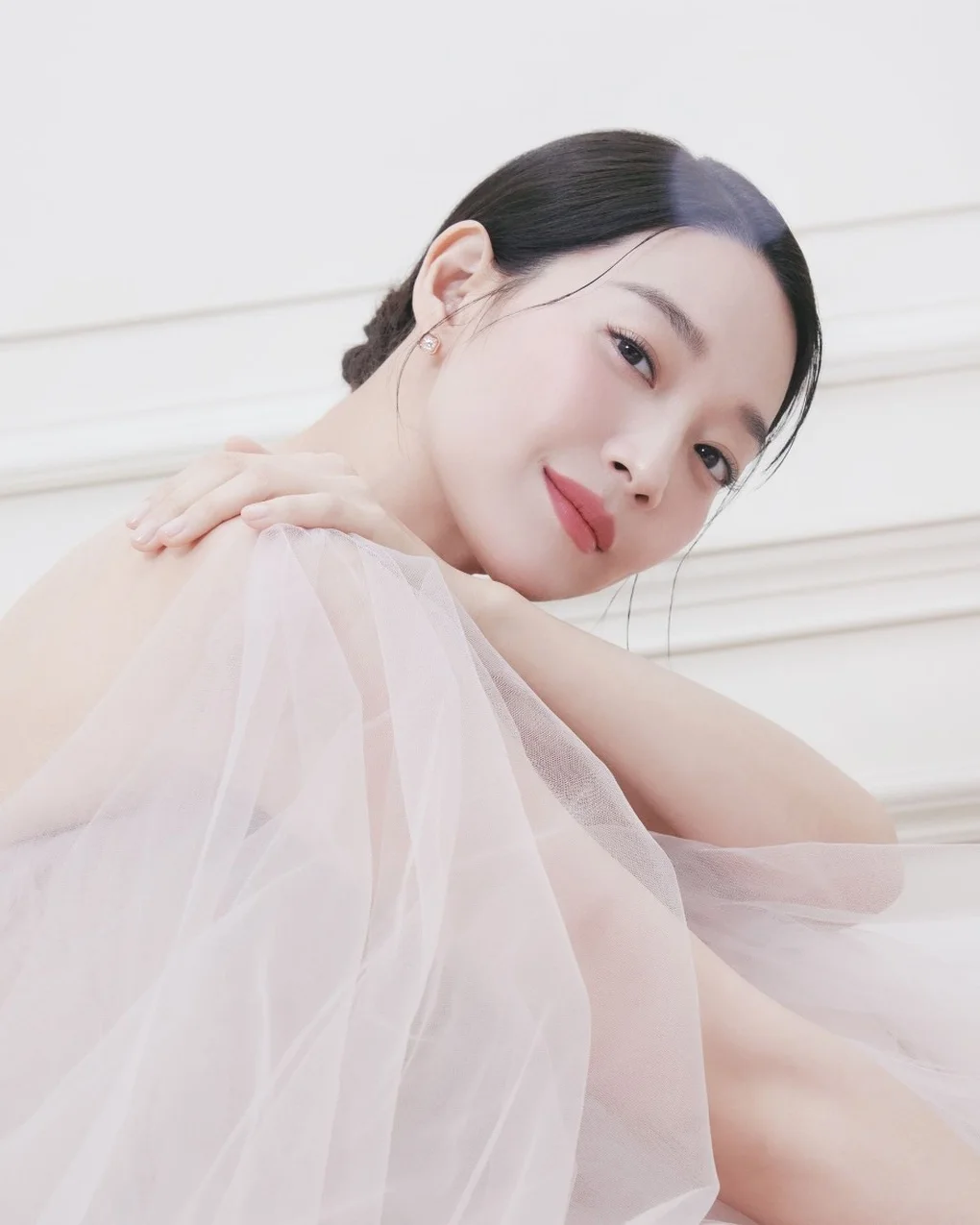 Shin Min-A là đại sứ thương hiệu mới nhất của Clé De Peau Beauté - 3 Shin Min-A là đại sứ thương hiệu mới nhất của Clé De Peau Beauté - 3