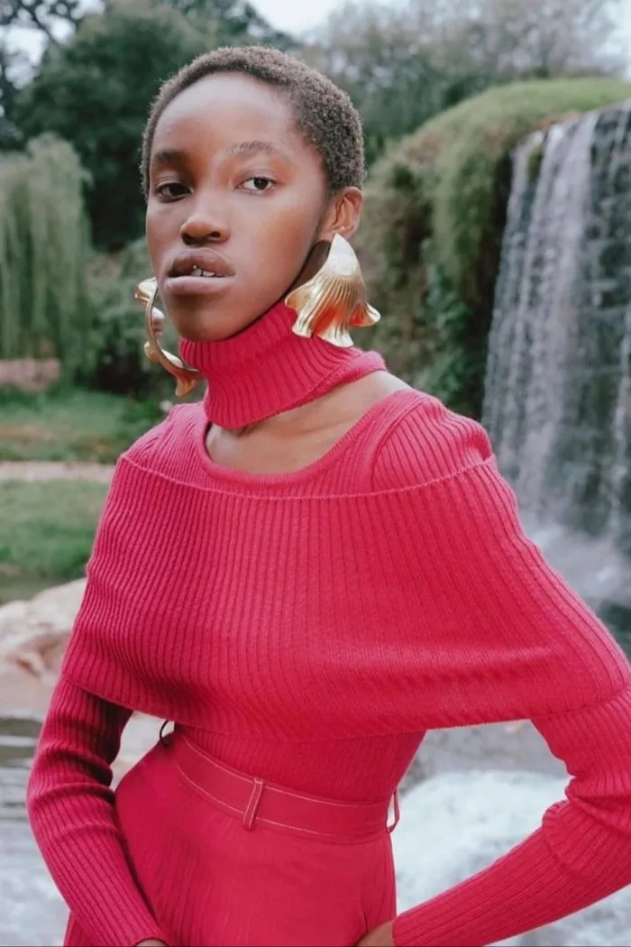 Ponahalo Mojapelo wears Githan Coopoo gold Clam Shell earrings from Thebe Magugu’s Anthro 1 collection