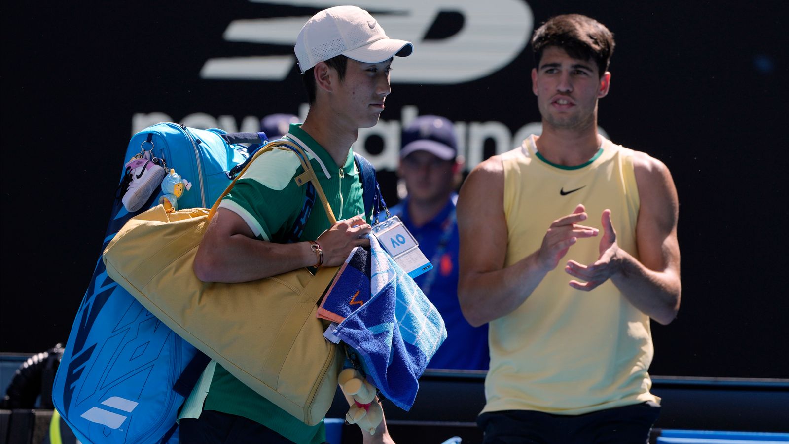 Australian Open: Carlos Alcaraz through to the fourth round in Melbourne