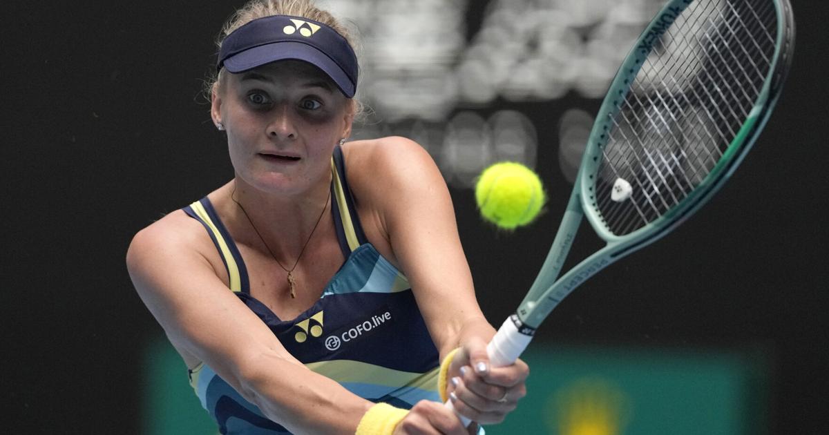 Top-ranked Iga Swiatek is out of the Australian Open after a 3rd-round loss to Linda Noskova