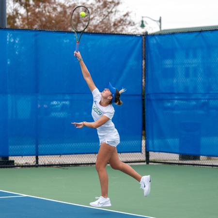 Women’s tennis falls at USF