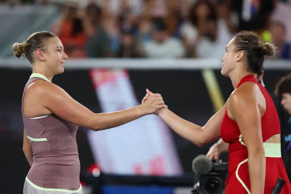 Aryna Sabalenka (right) shakes hands with Amanda Anisimova.