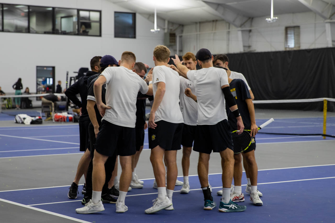 Men’s tennis loses 10th straight meeting against Texas Tech