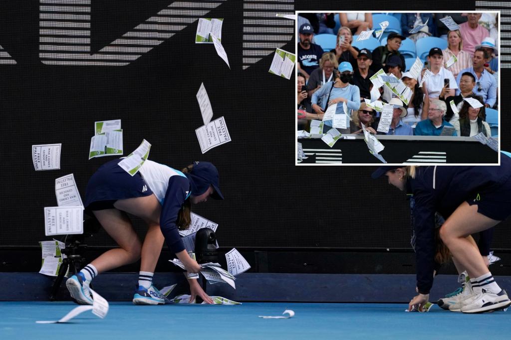 Protester throws anti-war pamphlets on tennis court, disrupting…