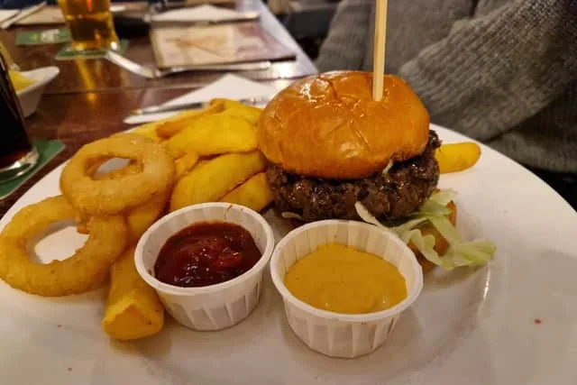 Sue Plunkett reviews The Glen View Inn, Todmorden. This is the Glen View rump burger