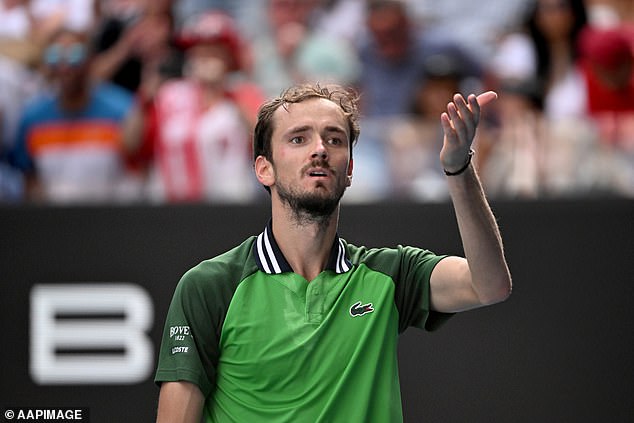 Russian tennis star blows a kiss to Australian Open hecklers