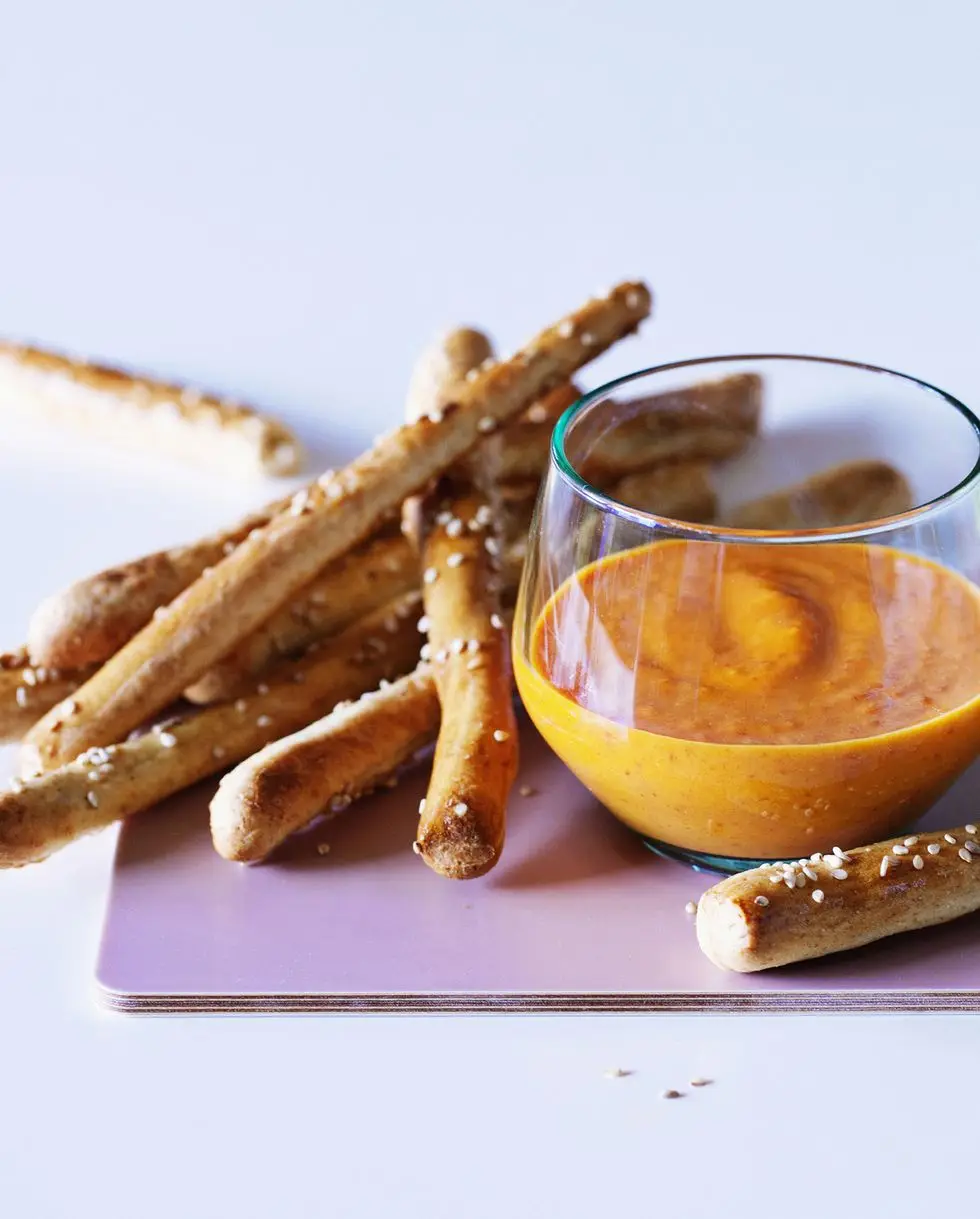 pretzels with dipping sauce