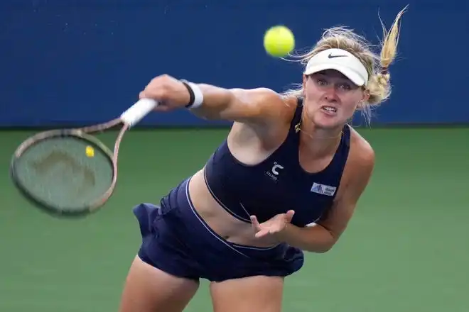 Former Texas star Peyton Stearns serves to Marketa Vondrousova of Czech Republic during the fourth round of the U.S. Open last September. Stearns will return to the ATX Open tournament at Westwood Country Club in Austin next month.