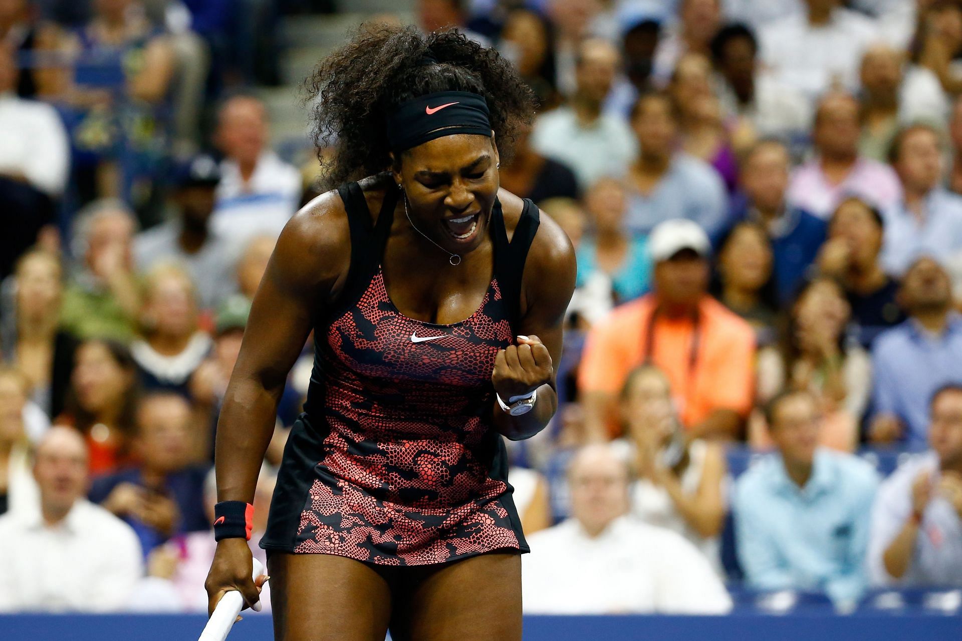 “We shouldn’t have to drop to our knees at any point'” – When Serena Williams rejected claim that WTA players should be grateful for Roger Federer & Rafael Nadal