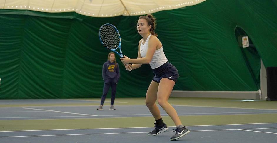 Women’s tennis falls to Clemson, 4-3