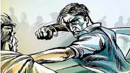 Drug addict beats up home guard who went to get auto removed in haldwani