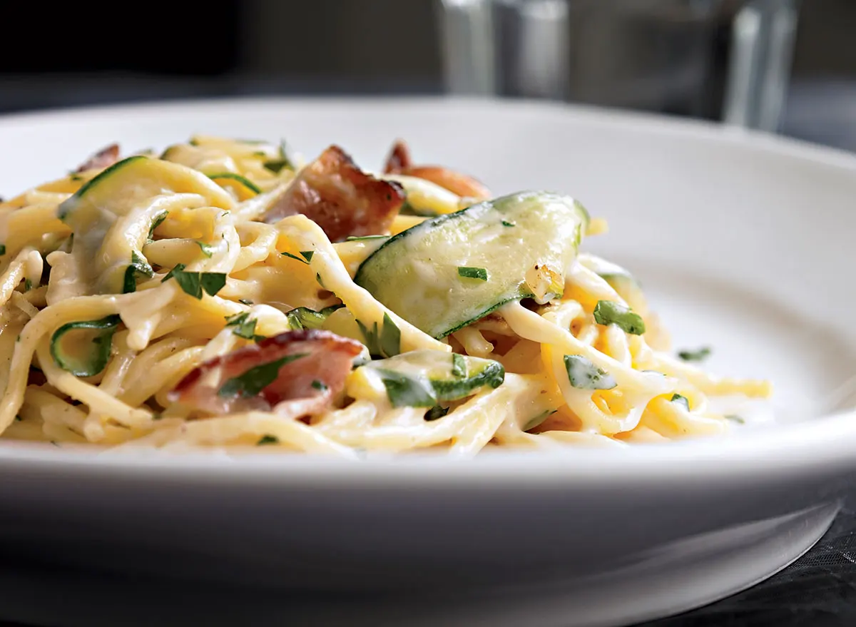 healthy zucchini carbonara