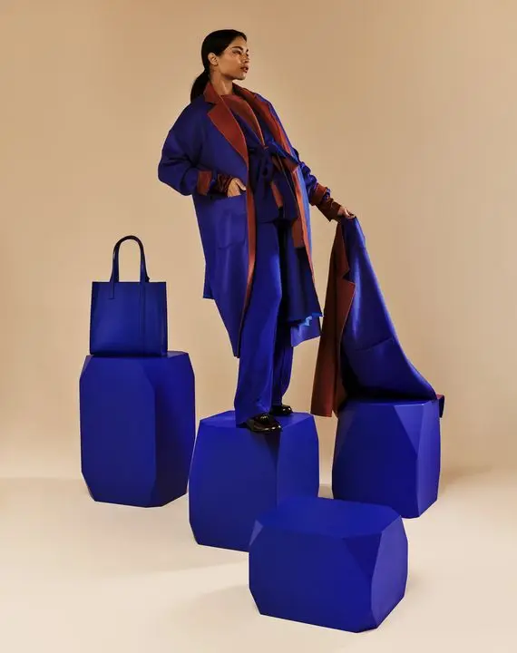 Fierce tote €130, Chameleon coat €200, Ultimate knit trousers €85. Everyone cape €110.