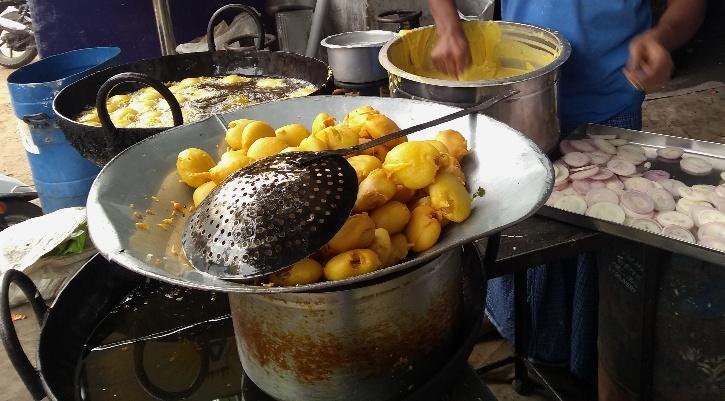 Know how dangerous is the cooking oil repeatedly used in street food.