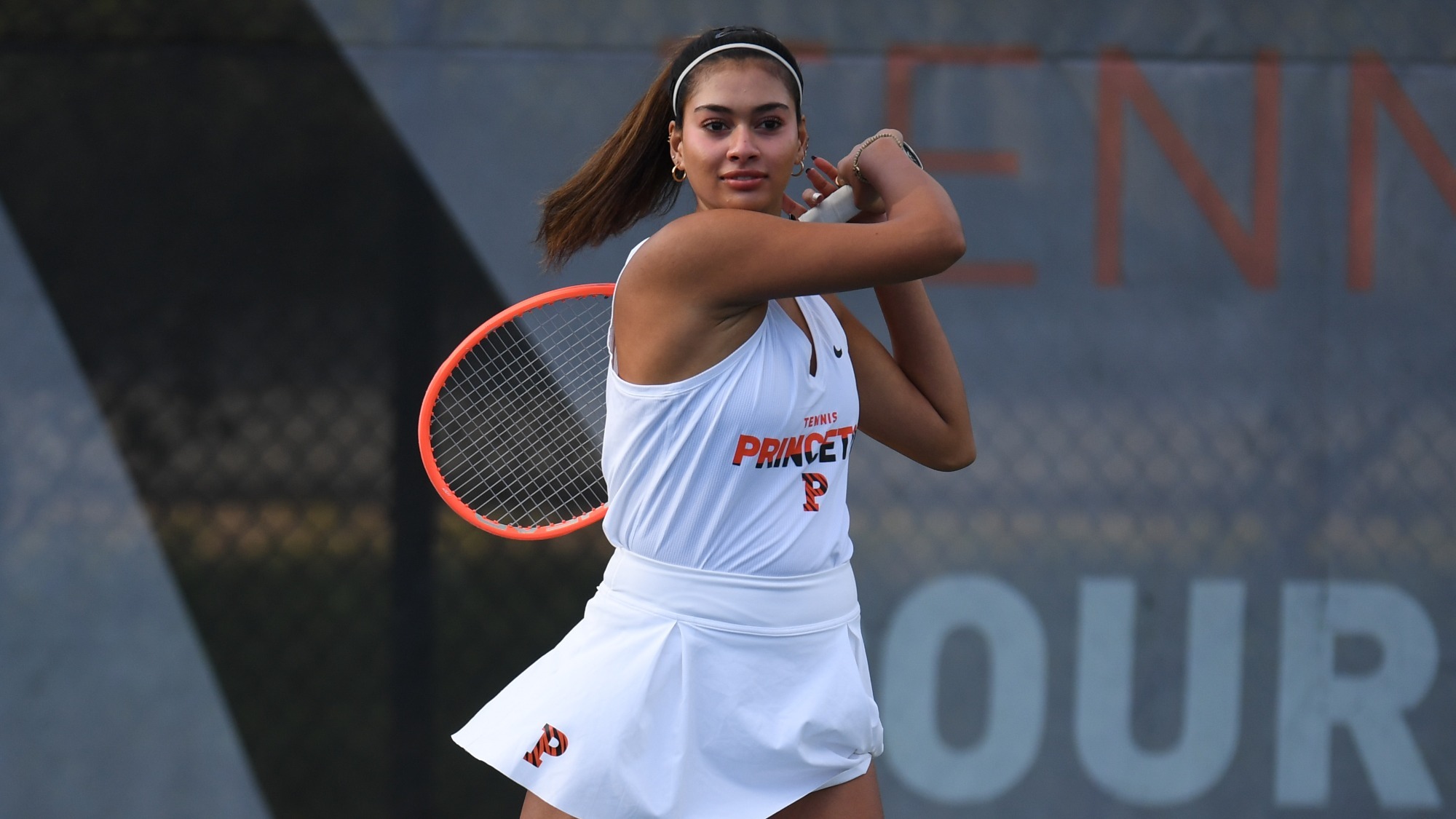 Women’s Tennis Outlasts Denver In Thriller, 4-3