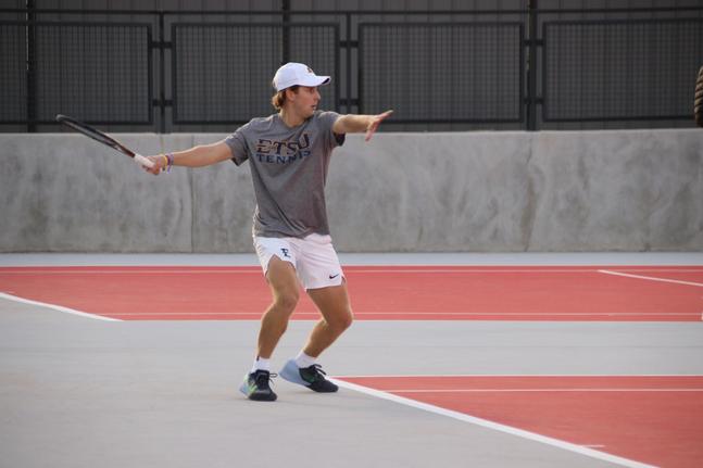 Men’s Tennis Dominates Radford