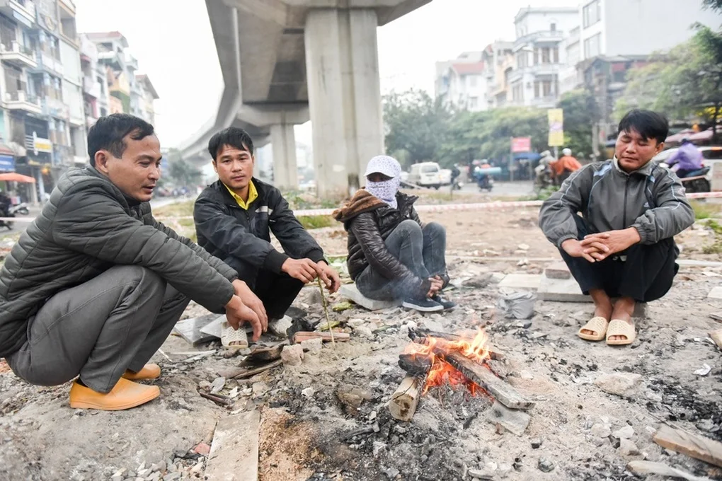 Sưởi ấm bằng than, củi trong phòng: Nhiều người ngất lịm, thậm chí tử vong - 2